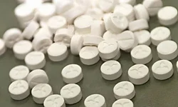 много таблеток лсд на полу